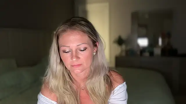BlondeMilf82 online show from 06-18-26, 07:30