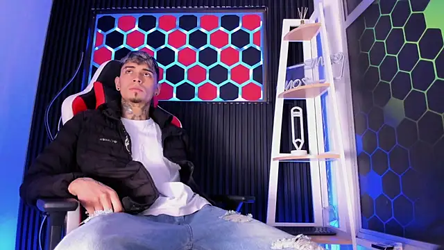 Max Hader  online show from 03-28-26, 02:44