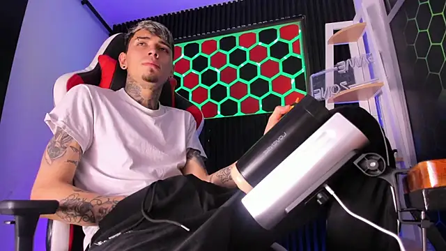 Max Hader  online show from 04-07-26, 04:24