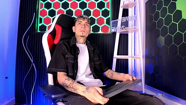 Max Hader  online show from 04-15-26, 03:24