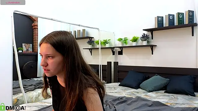Molly Miavka online show from 06-21-26, 08:17
