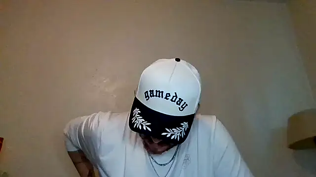Snapshot of TallHungandCloudy69 chatting on 04-12-26, 10:37 TallHungandCloudy69 online show from 04-12-26, 10:37