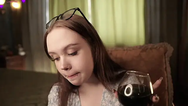 LeahAllsop online show from 04-18-26, 04:38