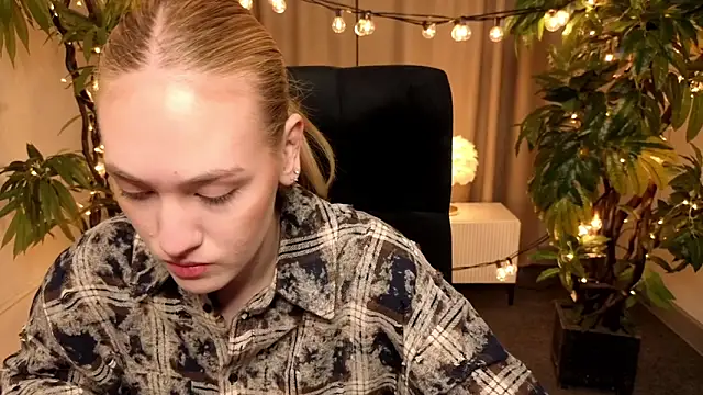 JenniferCamprell online show from 03-25-26, 04:13