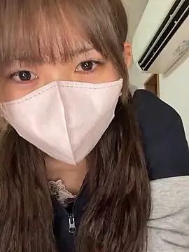 Snapshot of EMIRI_0426 chatting on 03-25-26, 03:18 EMIRI 0426 online show from 03-25-26, 03:18