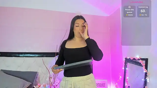 Emily Roussee online show from 04-11-26, 11:36