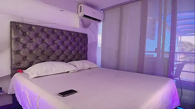 Snapshot of LauriLenix chatting on 03-25-26, 03:51 LauriLenix online show from 03-25-26, 03:51