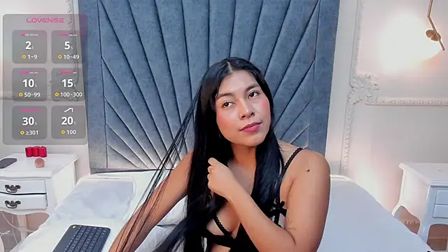Snapshot of Leandra-Johnson chatting on 05-27-26, 01:52 Leandra-Johnson online show from 05-27-26, 01:52