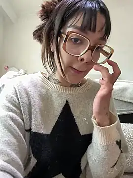 Snapshot of MelissaGb chatting on 04-20-26, 05:16 MelissaGb online show from 04-20-26, 05:16