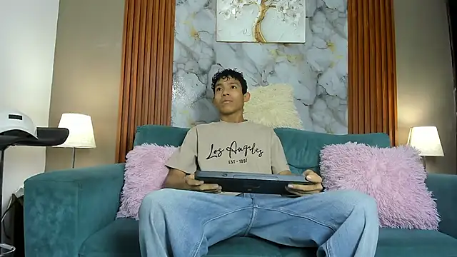 SKINNY BOYXXX online show from 03-13-26, 07:37