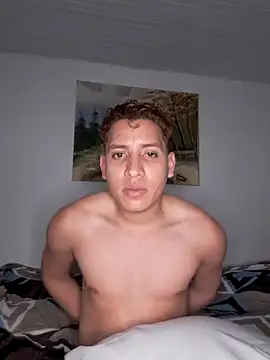 Snapshot of franhot25 chatting on 03-16-26, 06:39 franhot25 online show from 03-16-26, 06:39