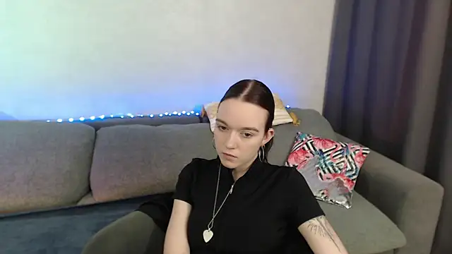 SunyLily online show from 05-03-26, 06:08