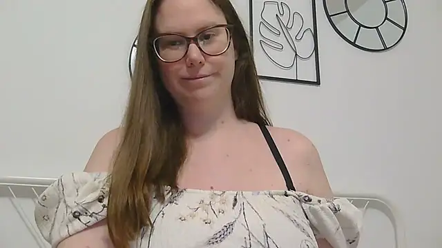 CelineThompson online show from 04-22-26, 07:04