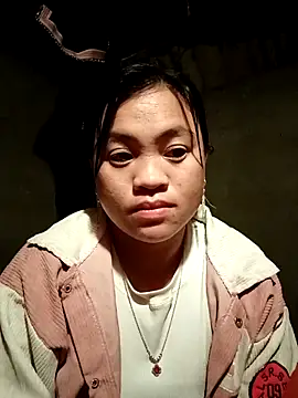 Snapshot of Mayxinh_love chatting on 03-15-26, 11:00 Mayxinh love online show from 03-15-26, 11:00