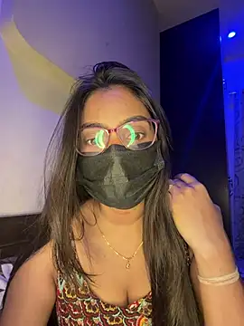 Snapshot of nikki_catz chatting on 06-19-26, 04:00 nikki catz online show from 06-19-26, 04:00