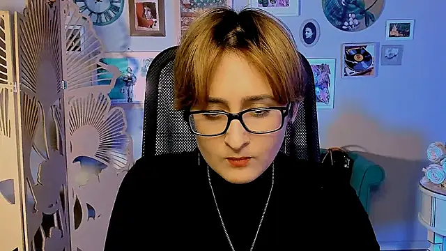 LixeLuna online show from 05-08-26, 06:19