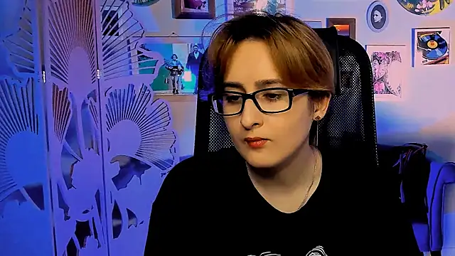 LixeLuna online show from 05-12-26, 06:21