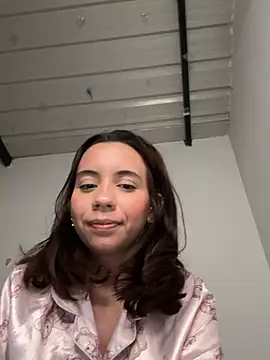 Snapshot of Nicole_Cute04 chatting on 04-23-26, 04:03 Nicole Cute04 online show from 04-23-26, 04:03