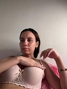 Snapshot of Nicole_Cute04 chatting on 05-06-26, 03:57 Nicole Cute04 online show from 05-06-26, 03:57