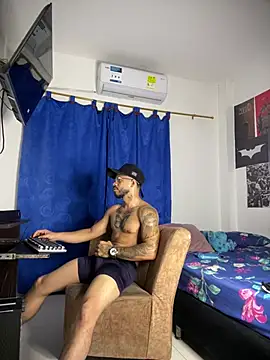 Snapshot of Kenny_romano chatting on 03-09-26, 11:03 Kenny romano online show from 03-09-26, 11:03