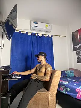 Snapshot of Kenny_romano chatting on 03-11-26, 12:55 Kenny romano online show from 03-11-26, 12:55