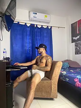 Snapshot of Kenny_romano chatting on 03-12-26, 12:44 Kenny romano online show from 03-12-26, 12:44