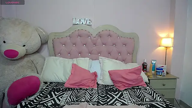 skinny hailey online show from 03-26-26, 03:39