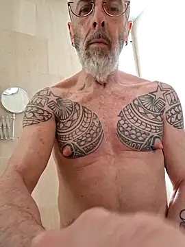 Snapshot of XXX666HEIL chatting on 03-26-26, 11:27 XXX666HEIL online show from 03-26-26, 11:27