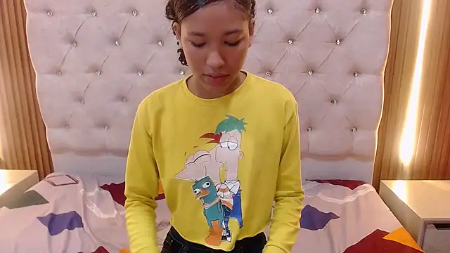 skiaracl202 online show from 03-26-26, 04:07