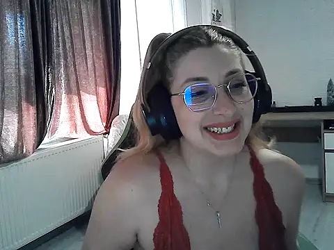 Snapshot of RyonaRyaa chatting on 04-06-26, 09:10 RyonaRyaa online show from 04-06-26, 09:10