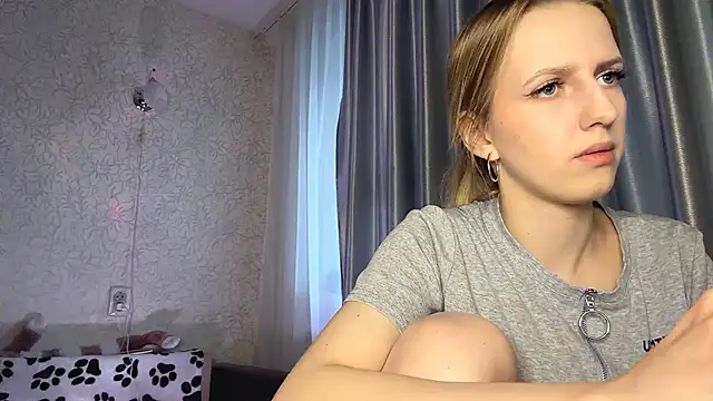 Snapshot of RubiKerss chatting on 03-04-26, 03:18 RubiKerss online show from 03-04-26, 03:18