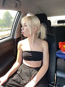 Snapshot of KissAurora_ chatting on 03-06-26, 06:54 KissAurora online show from 03-06-26, 06:54