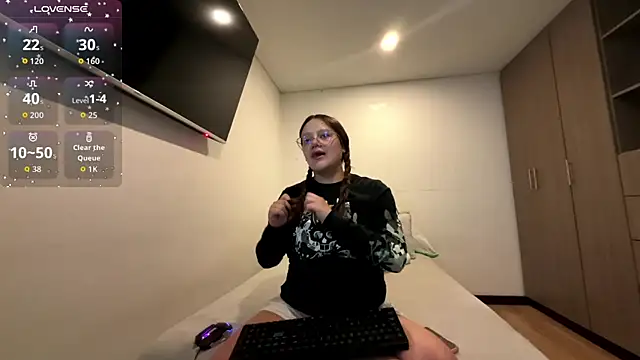 Sarahhh 0 online show from 06-30-26, 12:33