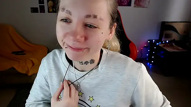 Nica Kawaii online show from 04-02-26, 06:44