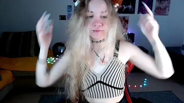 Nica Kawaii online show from 05-06-26, 10:09