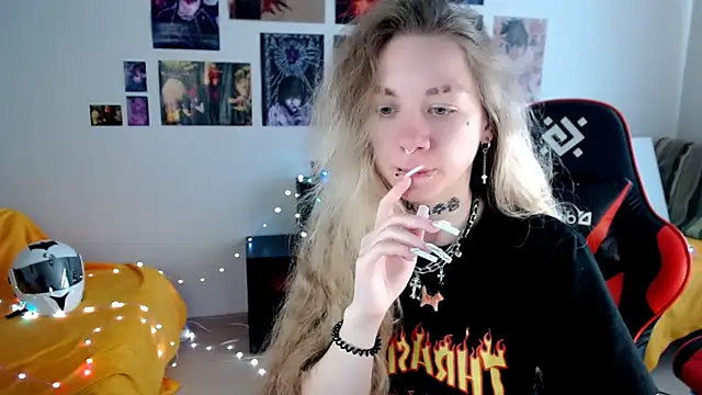 Nica Kawaii online show from 05-23-26, 07:35