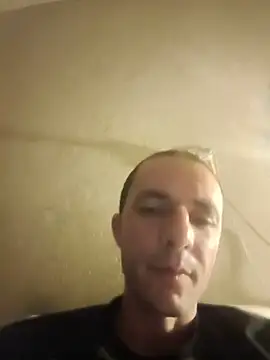 Snapshot of Mig1323 chatting on 05-27-26, 04:42 Mig1323 online show from 05-27-26, 04:42