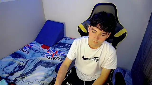 Snapshot of Luigii_ chatting on 03-05-26, 03:02 Luigii online show from 03-05-26, 03:02