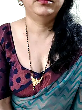 Yazhini-Cam online show from 06-17-26, 04:08