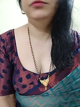 Yazhini-Cam online show from 06-18-26, 04:13