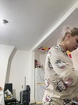 Snapshot of Giullyaxxx chatting on 03-08-26, 03:38 Giullyaxxx online show from 03-08-26, 03:38