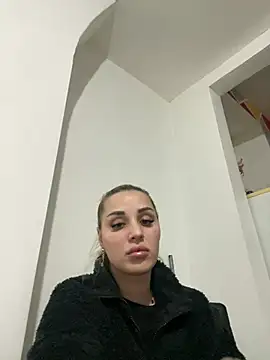 Snapshot of Giullyaxxx chatting on 03-11-26, 10:16 Giullyaxxx online show from 03-11-26, 10:16