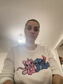 Snapshot of Giullyaxxx chatting on 03-12-26, 04:13 Giullyaxxx online show from 03-12-26, 04:13