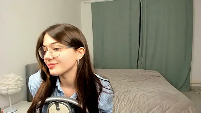 LareeGuzzo online show from 03-11-26, 06:14