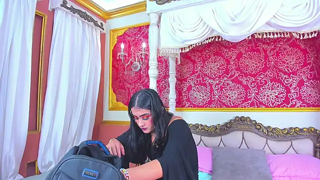 Snapshot of Sienna_Dark chatting on 06-19-26, 08:12 Sienna Dark online show from 06-19-26, 08:12