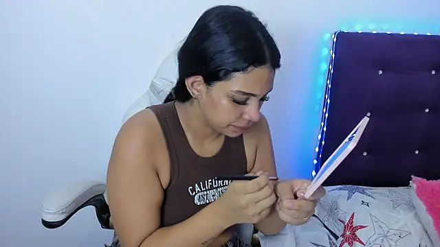 madelinesquirt online show from 05-03-26, 07:53