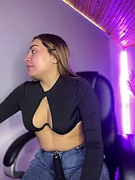 Issa pinkk online show from 04-20-26, 08:43