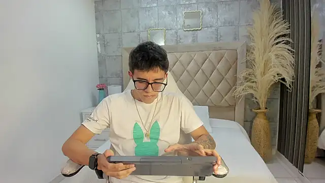 TylerCross  online show from 03-20-26, 08:35