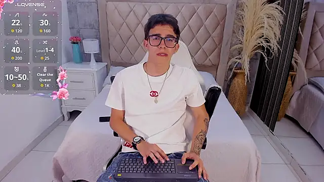 TylerCross  online show from 03-24-26, 09:42