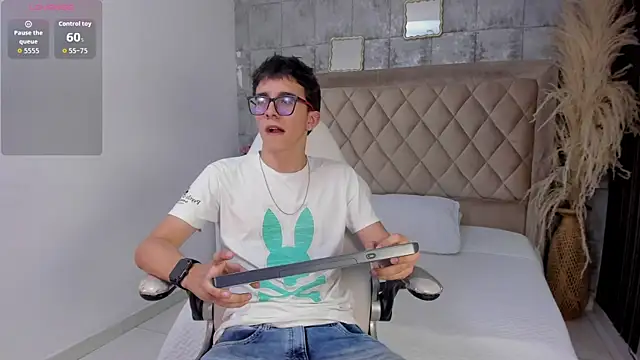 TylerCross  online show from 04-02-26, 08:39